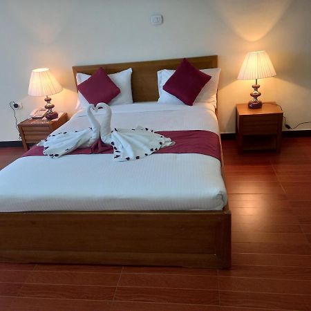 Bruhway Hotel Addis Ababa Bagian luar foto