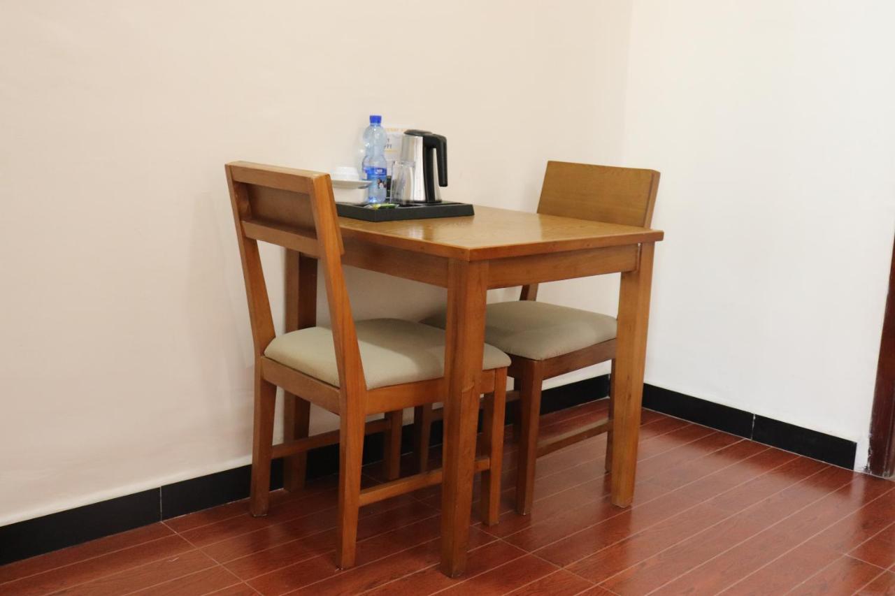 Bruhway Hotel Addis Ababa Bagian luar foto