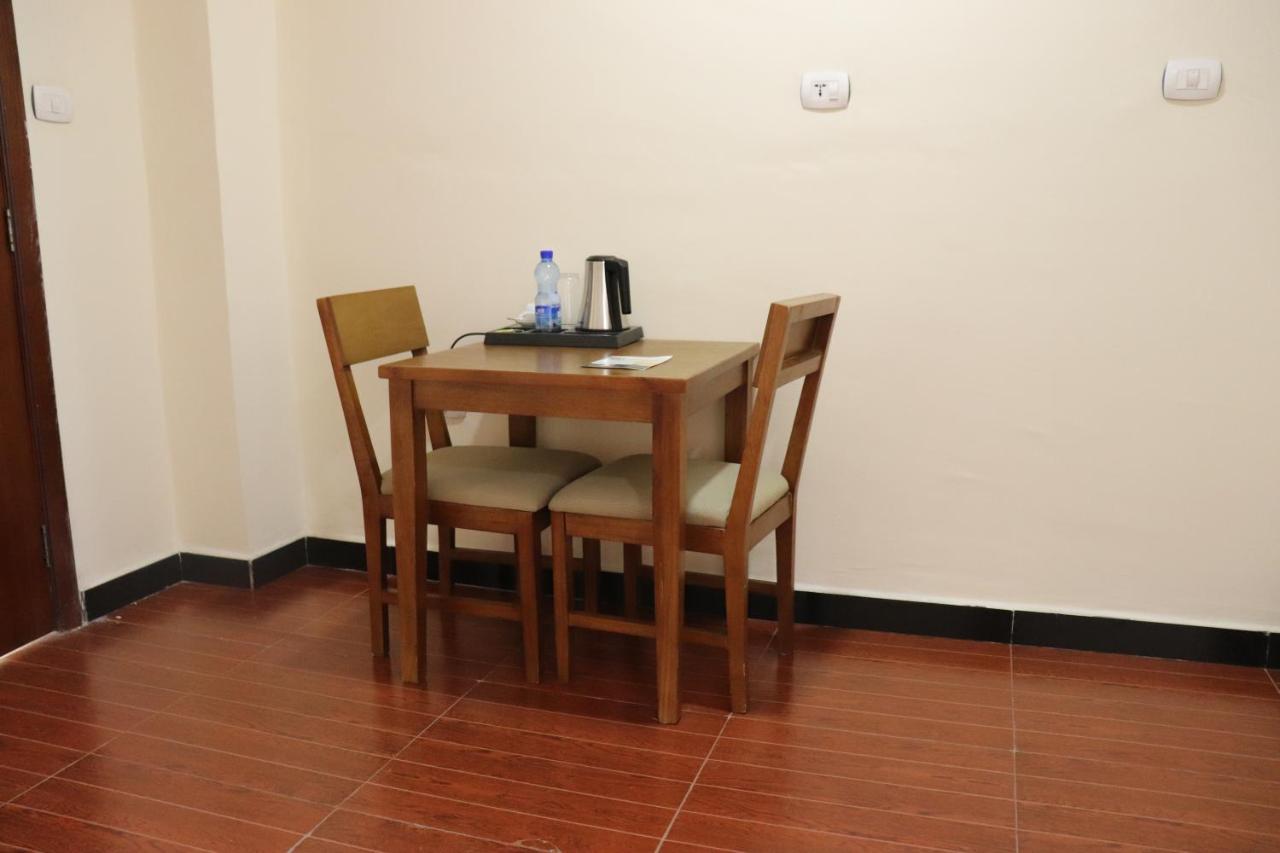 Bruhway Hotel Addis Ababa Bagian luar foto