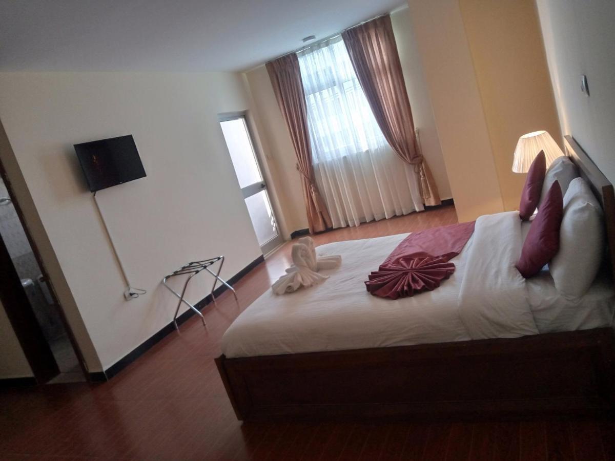 Bruhway Hotel Addis Ababa Bagian luar foto