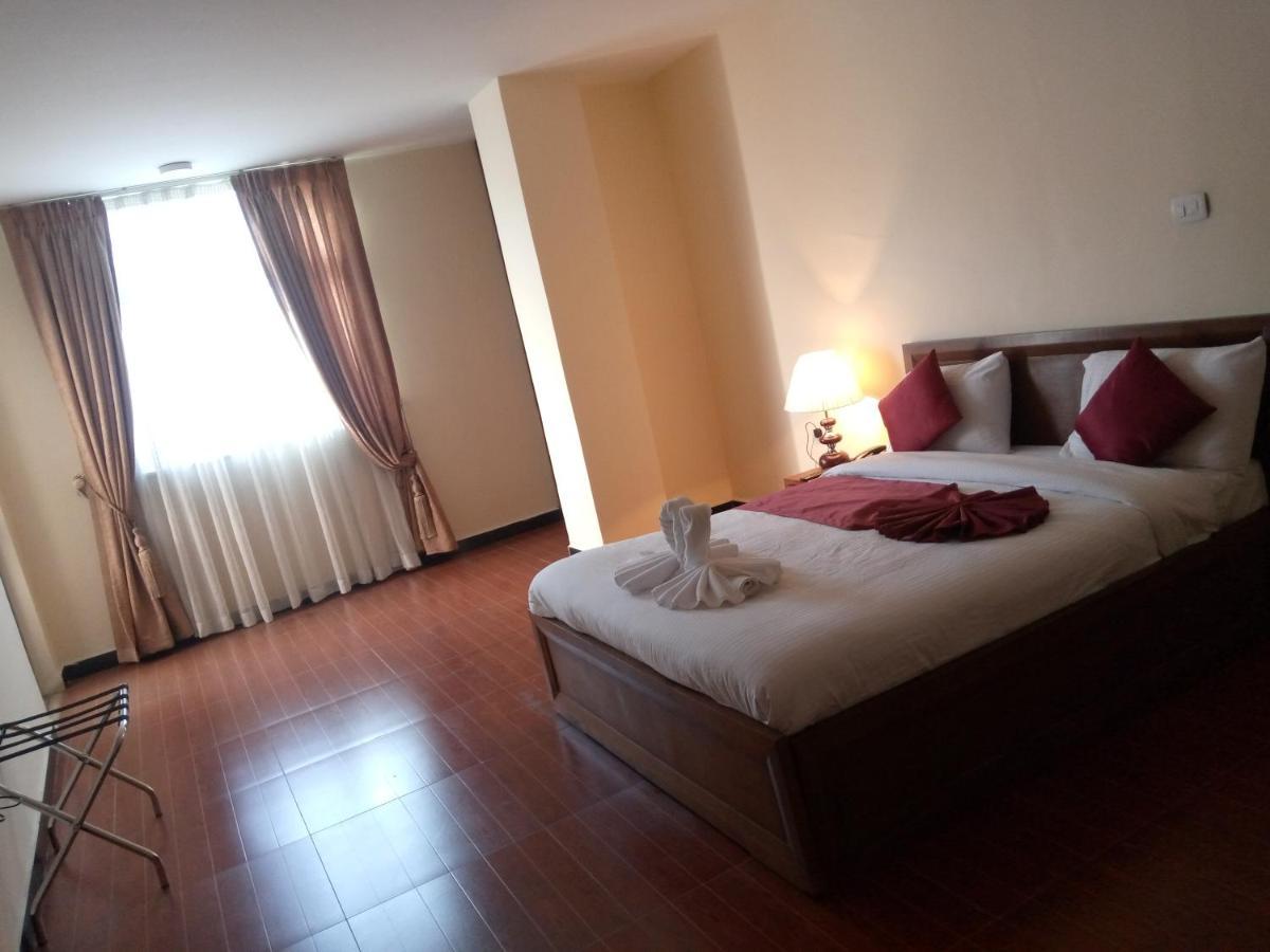 Bruhway Hotel Addis Ababa Bagian luar foto