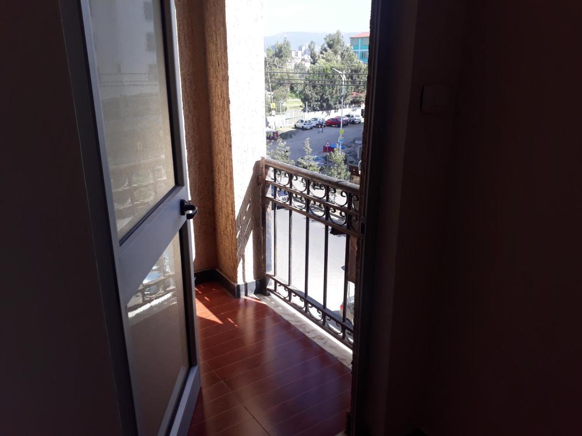 Bruhway Hotel Addis Ababa Bagian luar foto