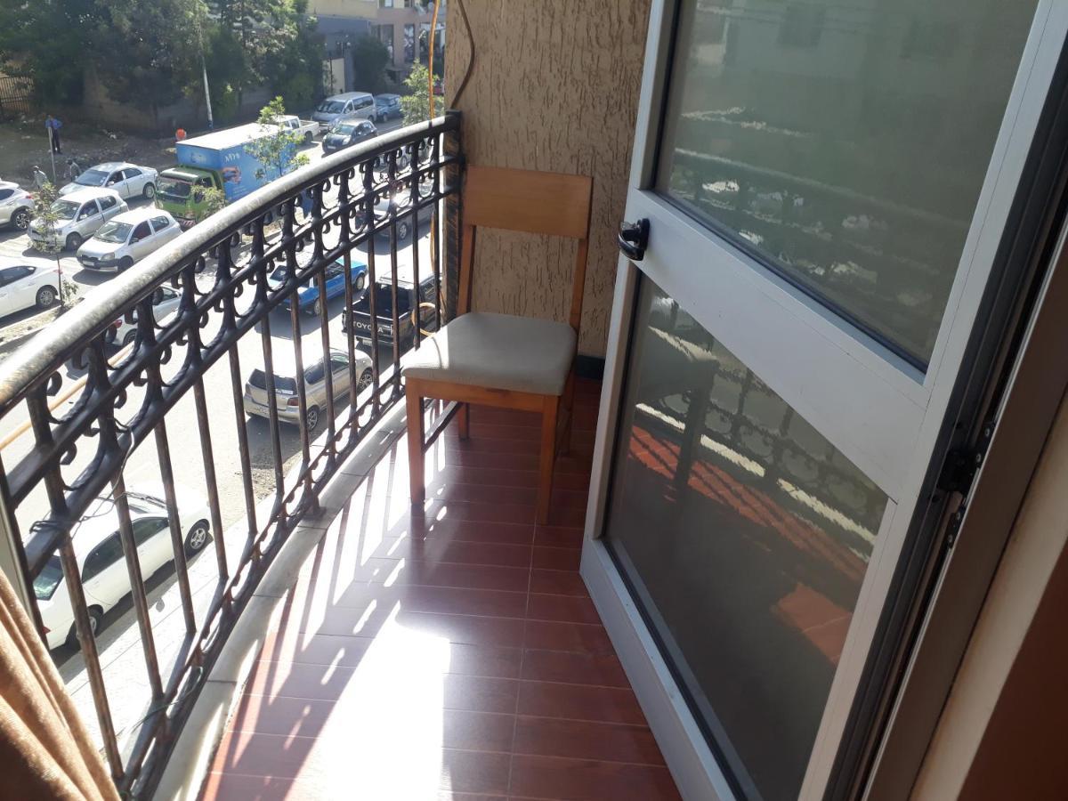 Bruhway Hotel Addis Ababa Bagian luar foto