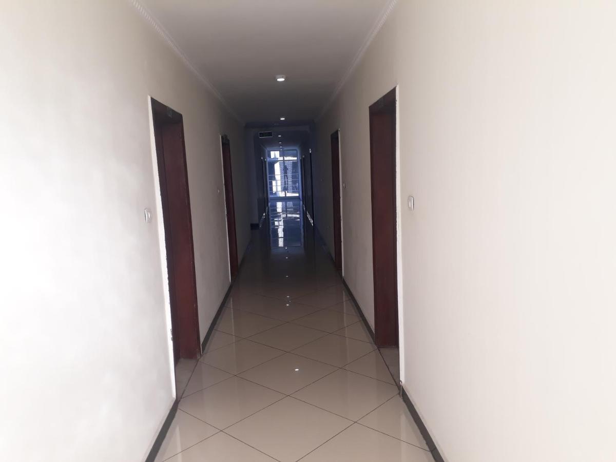 Bruhway Hotel Addis Ababa Bagian luar foto