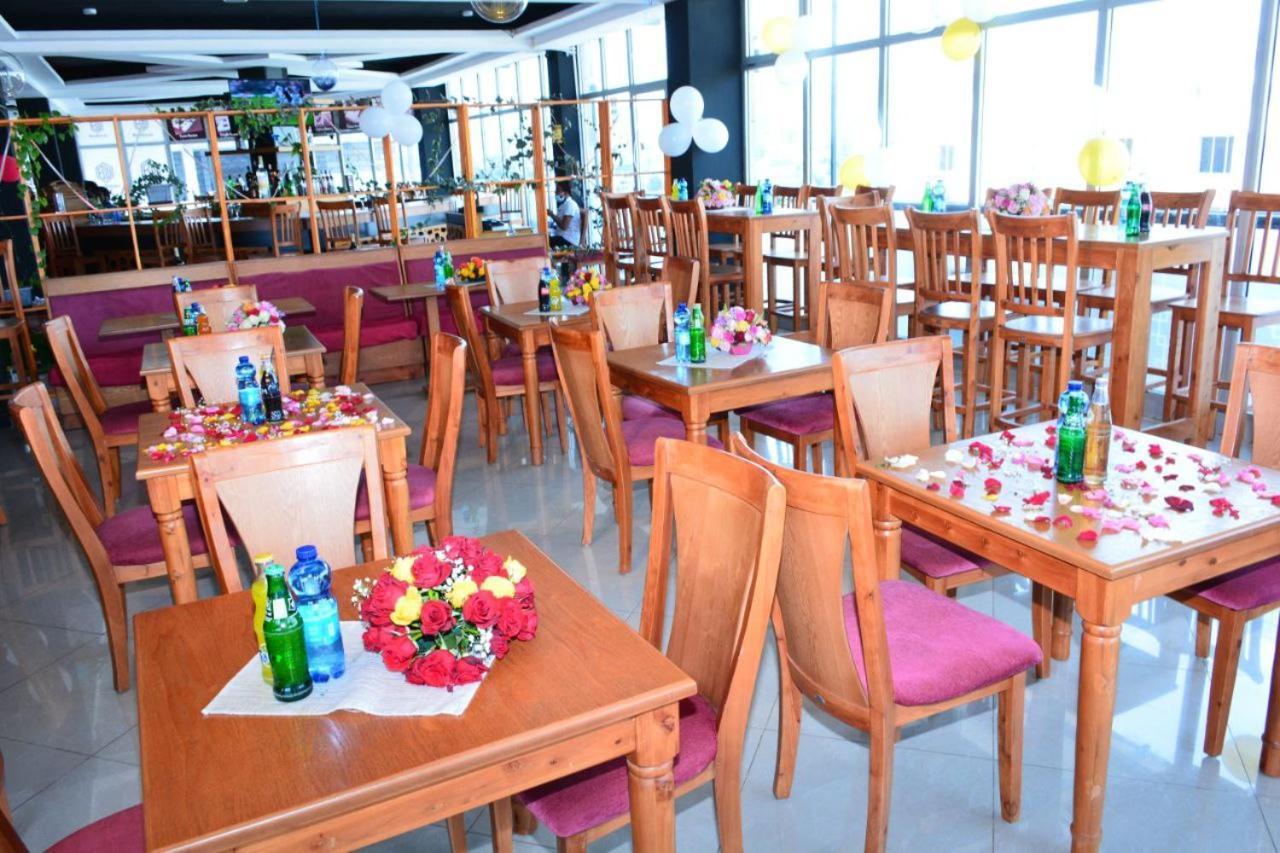 Bruhway Hotel Addis Ababa Bagian luar foto